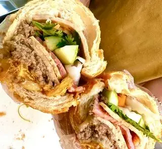 Hình ảnh Bánh Mì Siêu Chả Siêu Pate