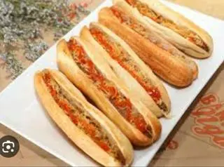 Hình ảnh Bánh mì que có nhân pate