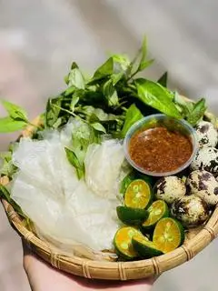 Hình ảnh bánh tráng chấm sốt mỡ hành 