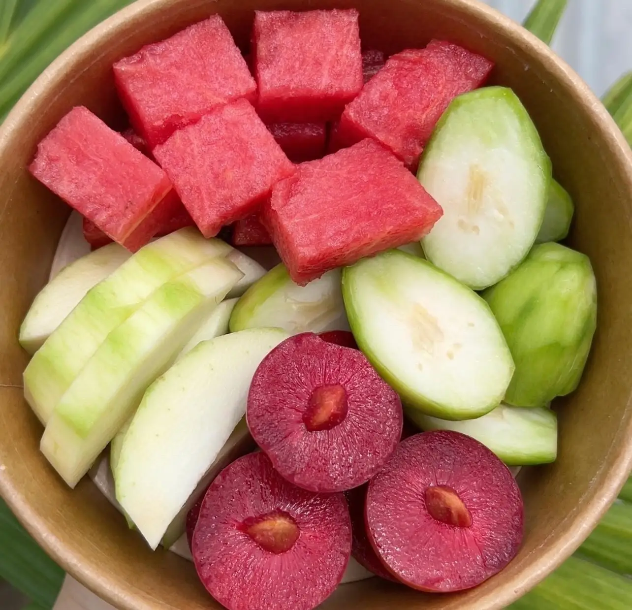 Hình ảnh Trái cây mix 4 loại tuỳ chọn - kèm muối