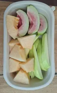 Hình ảnh Trái Cây Mix 4: Dưa Hoàng Kim + Xoài Tứ Quý + Ôi Ruby