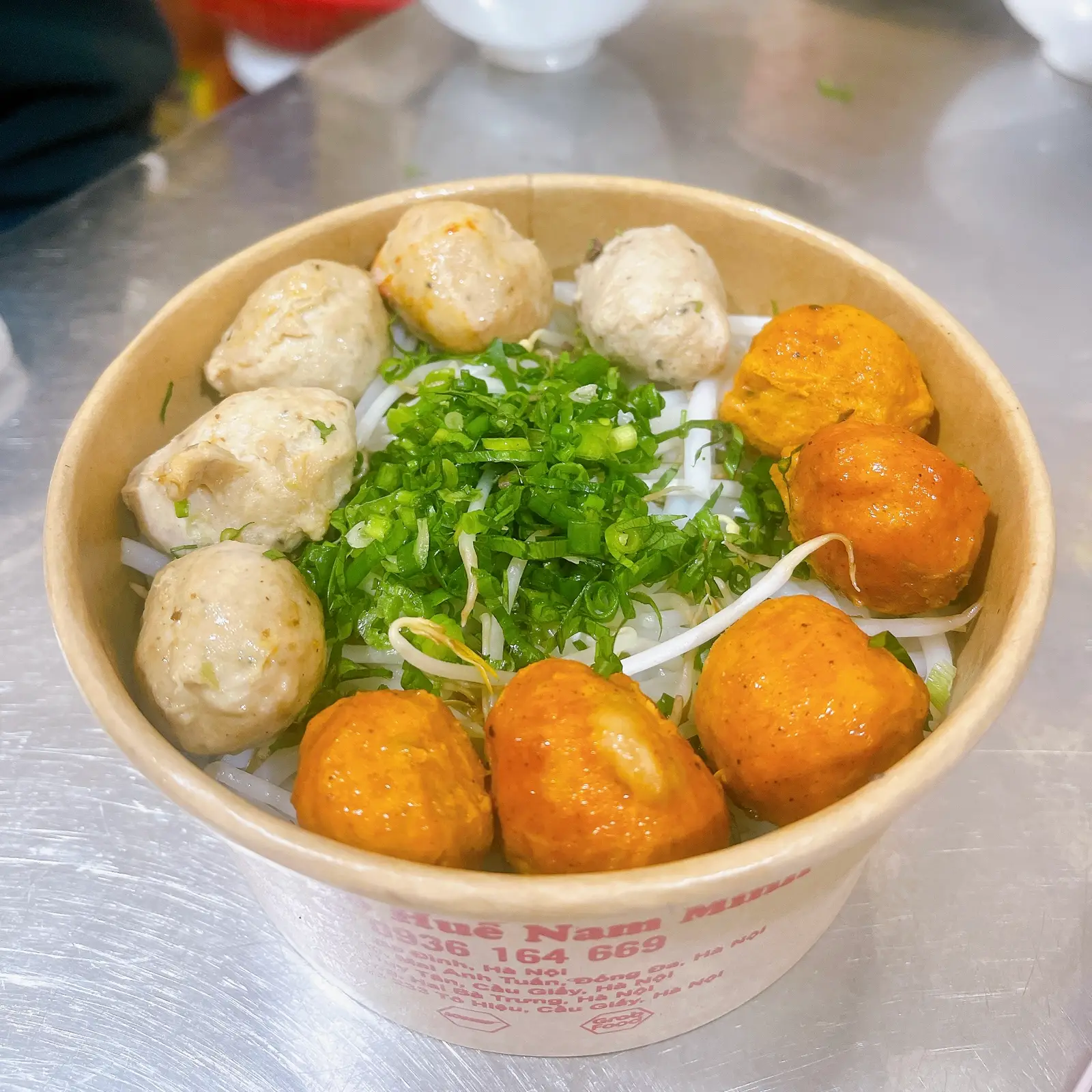 Hình ảnh Bún 5 mọc bò + 5 mọc cua