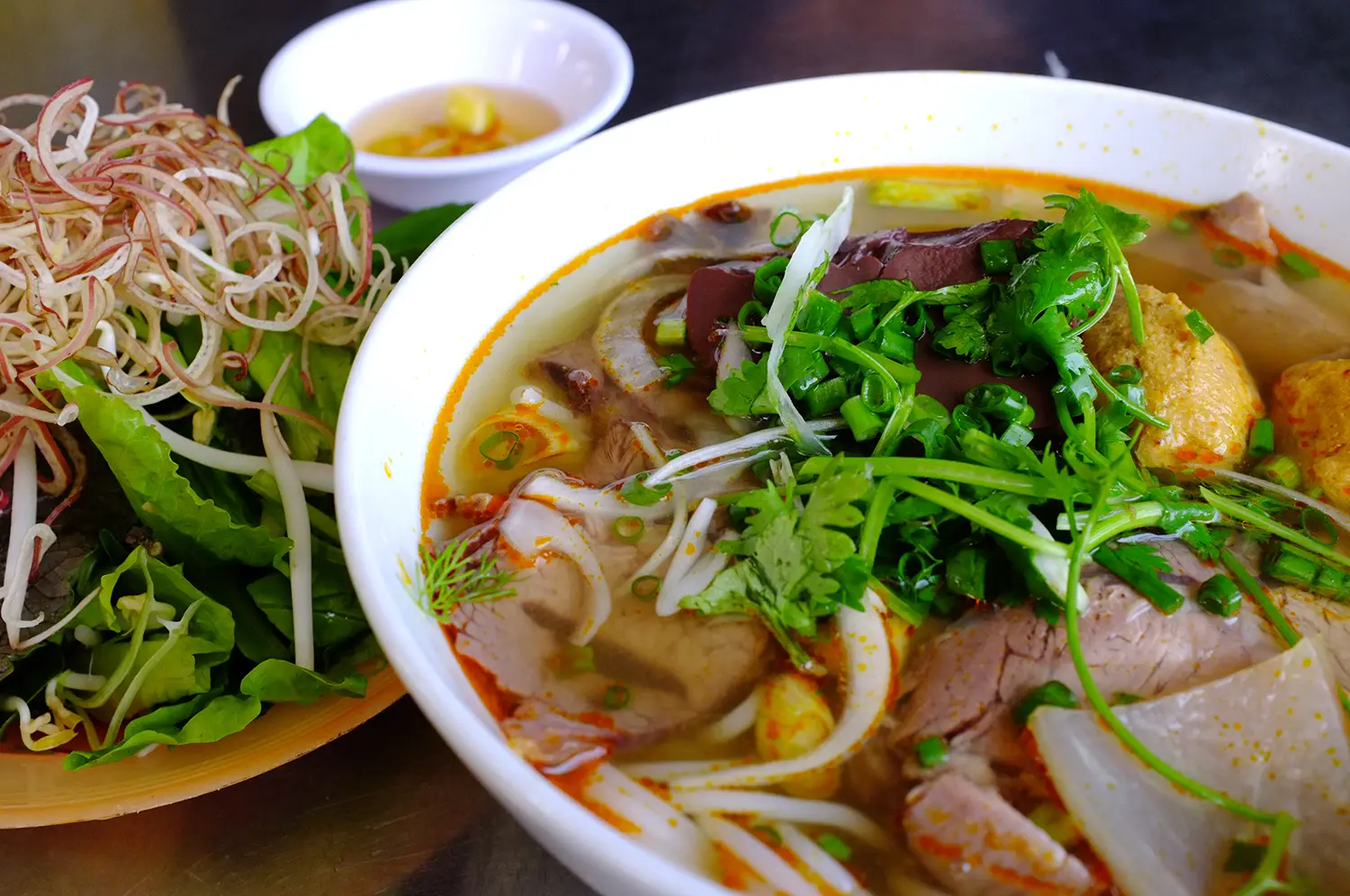Hình ảnh Bún Bò Huế không móng thay bằng mọc Bò