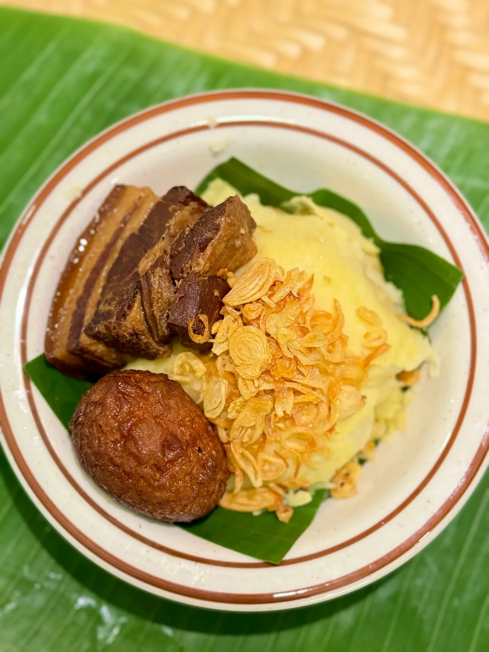 Hình ảnh Xôi Xéo Thịt Kho + Trứng Kho