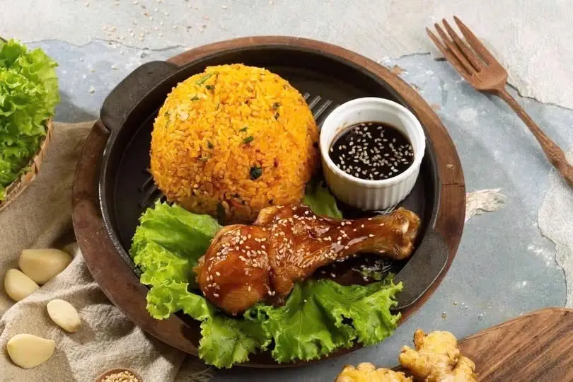 Hình ảnh Cơm chiên gà xốt teriyaki tặng 1 canh rong biển 
