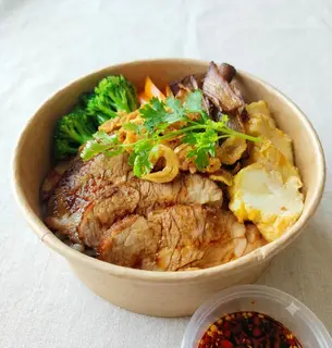 Hình ảnh  ( Sốt Chua Cay ) Mì Trộn Nạc Heo Lá Chúc 