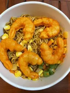 Hình ảnh Mì trộn tôm surimi