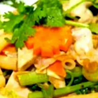 Hình ảnh Mỳ trộn idomi thịt bò - chả tôm - chả cá và rau củ - cỡ M