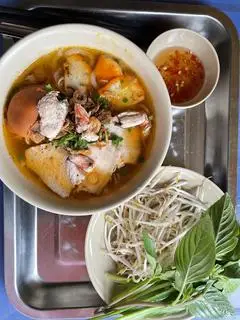 Hình ảnh Bánh canh giò heo , chả cá , tôm
