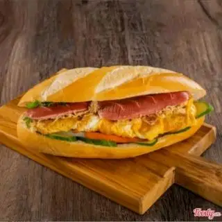 Hình ảnh bánh mì pate xúc xích + trứng