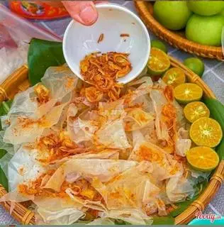 Hình ảnh Bánh tráng trộn hành phi muối tắc 