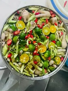 Hình ảnh Chân gà ngâm sả tắc