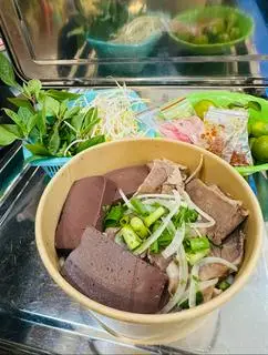 Hình ảnh Bún thịt chín + 3 miếng huyết bò
