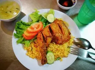 Hình ảnh Cơm Gà Xối Mỡ Đùi Góc Tư