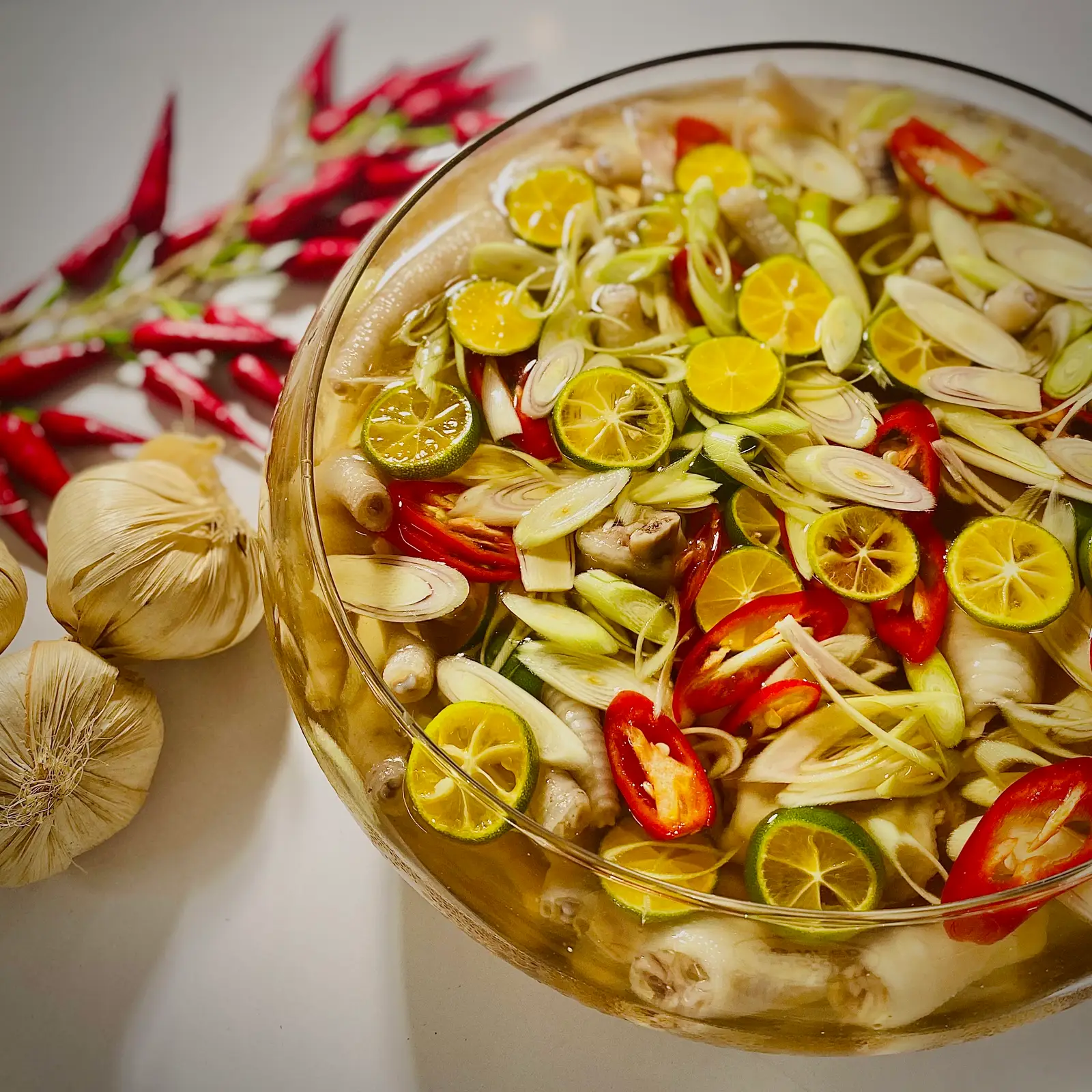 Hình ảnh Chân gà có xương sả tắc M