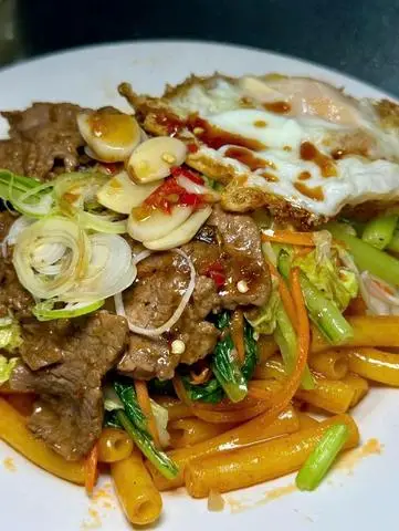 Hình ảnh Nui Xào Bò + Trứng