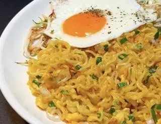 Hình ảnh MÌ TRỘN XỐT SPAGHETTI PHÔ MAI ỐP LA