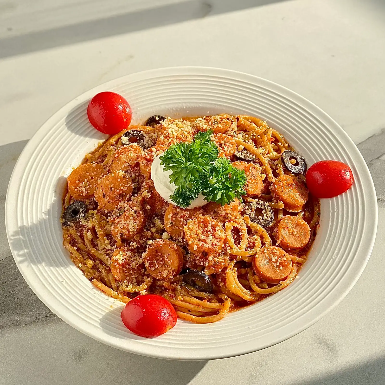 Hình ảnh Mì Ý spaghetti xúc xích cá hồi sốt kem rose phô mai