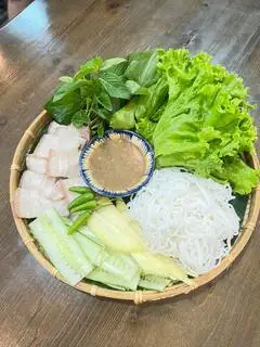 Hình ảnh Bánh Tráng Đại Lộc Cuốn Thịt Ba Rọi