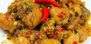 Hình ảnh Cơm thố gà kho sả ớt