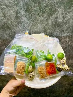 Hình ảnh Bánh tráng sate trứng cút hành phi 
