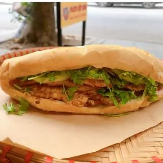 Hình ảnh Bánh mì trứng xúc xích