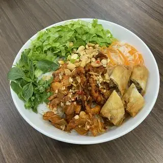 Hình ảnh Bún trộn thịt nướng - chả giò
