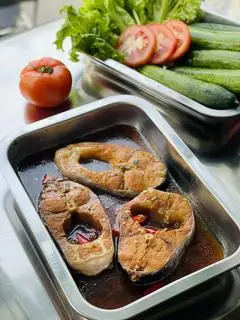 Hình ảnh Cơm cá kho xoài bầm