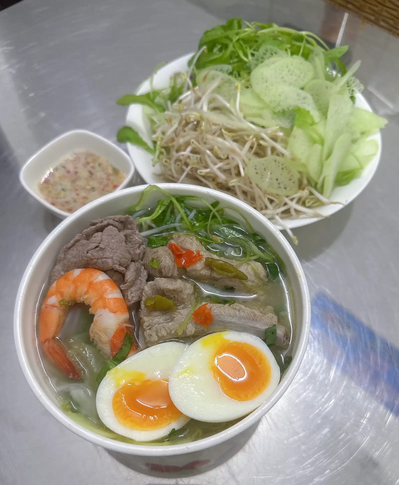 Hình ảnh Bún sườn cay thập cẩm