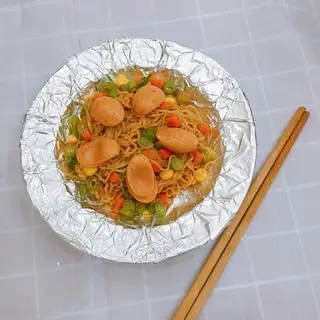 Hình ảnh Mỳ Indomie xúc xích