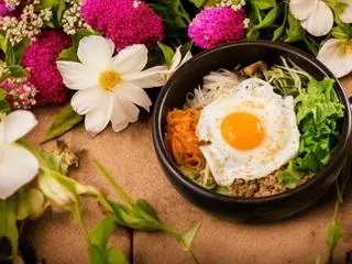 Hình ảnh Mì trộn trứng kim chi