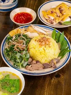 Hình ảnh Cơm gà xé