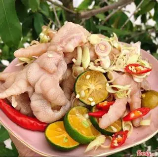 Hình ảnh Chân gà ngâm xả tắc 5 chân