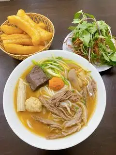 Hình ảnh Bún bò Huế đặc biệt
