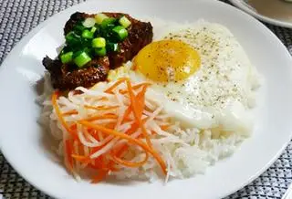 Hình ảnh cơm sườn trứng 