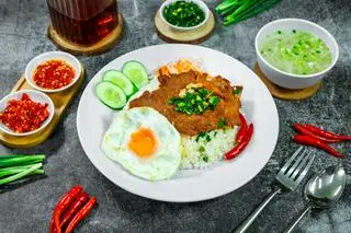 Hình ảnh CƠM SƯỜN TRỨNG