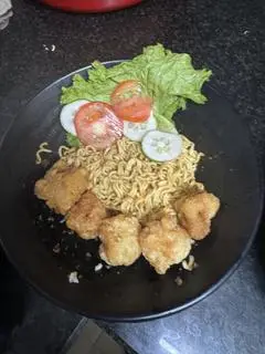 Hình ảnh Mì - nui xào-mì trộn gà viên chiên