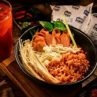 Hình ảnh Mì cay xúc xích