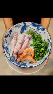 Hình ảnh Hủ tiếu tôm mực ngập tràn
