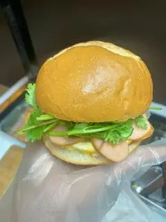 Hình ảnh Bánh Mì Xúc Xích Trứng