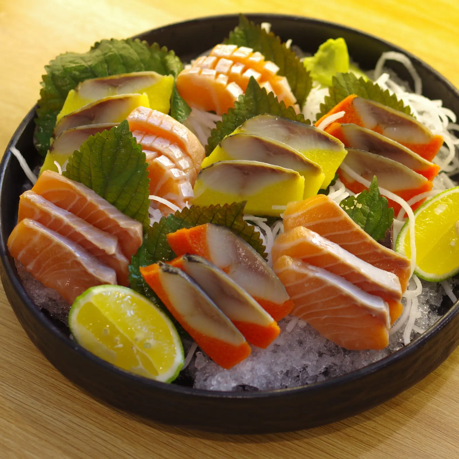 Hình ảnh Sashimi cá hồi & cá trích