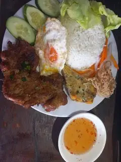 Hình ảnh Cơm tấm thập cẩm