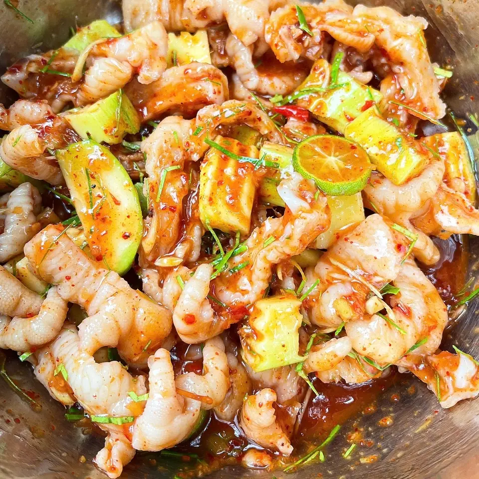 Hình ảnh chân gà sốt thái xuất 8 chân