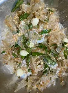 Hình ảnh bánh tráng tỏi Ko Cay , muối sặc tôm ( 2trứng cút )  ( tỏi nhà làm )