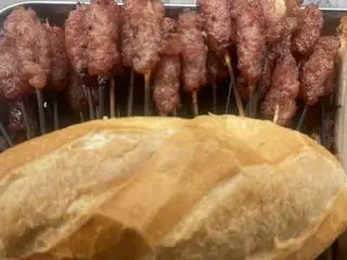 Hình ảnh Bánh Mì Thịt Nướng Đặc Biệt