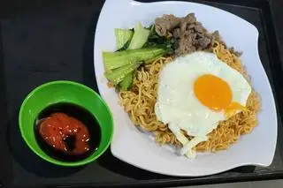 Hình ảnh Mì trộn bò trứng