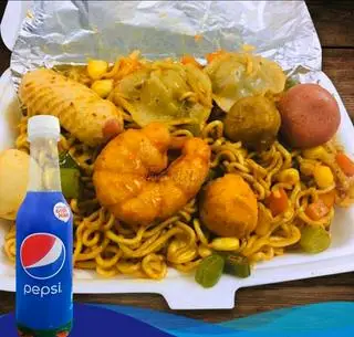 Hình ảnh Mì trộn thập cẩm nhiều mì - pepsi