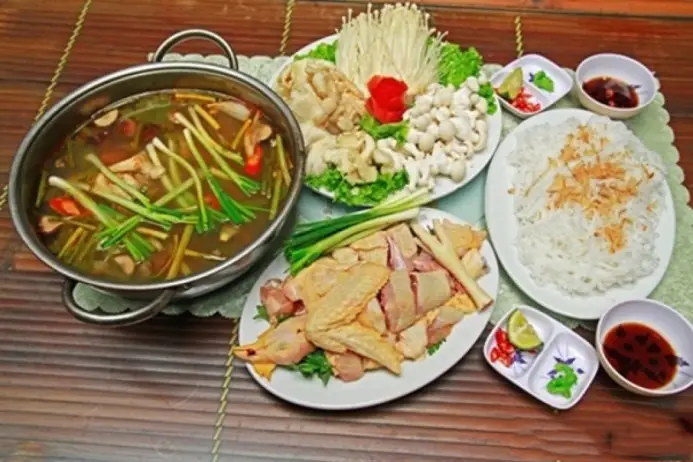 Hình ảnh Lẩu gà - to( size dành cho 4 người ăn)