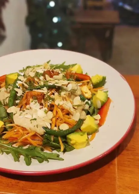 Hình ảnh F6.1. Three_nut spinach rocket salad _ vegan salad