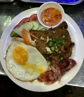 Hình ảnh Cơm sườn - lạp xưởng - trứng - 